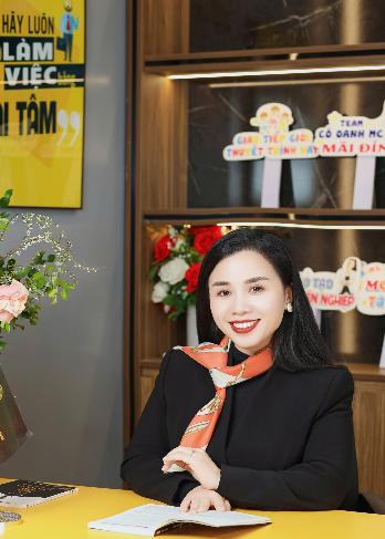 Từ người dẫn chuyện trên sân khấu đến người thắp lửa tự tin trong cuộc sống - Ảnh 1.