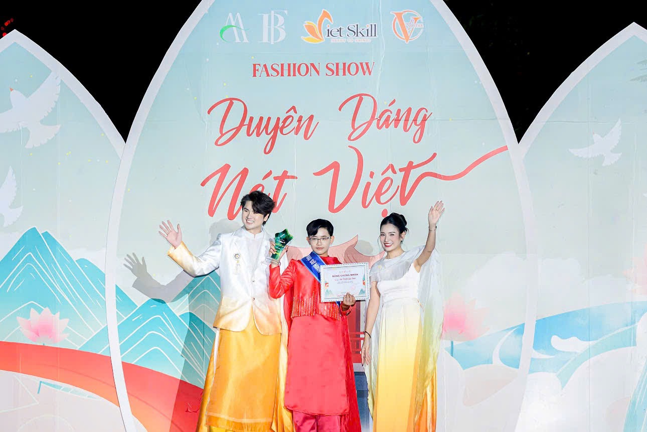 &ldquo;Duy&ecirc;n d&aacute;ng N&eacute;t Việt&rdquo; - s&agrave;n diễn ấn tượng tại chung kết 