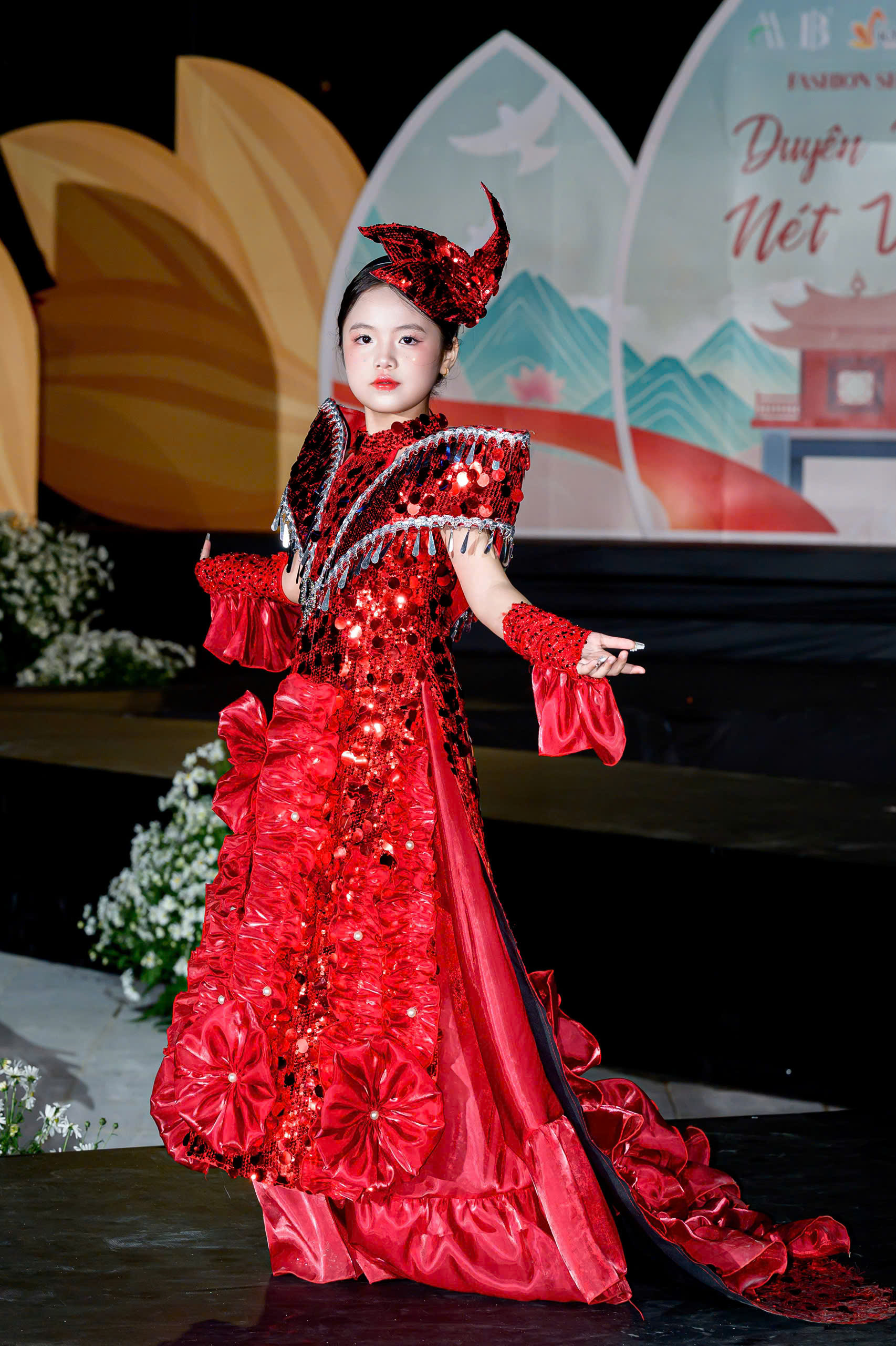 &ldquo;Duy&ecirc;n d&aacute;ng N&eacute;t Việt&rdquo; - s&agrave;n diễn ấn tượng tại chung kết 