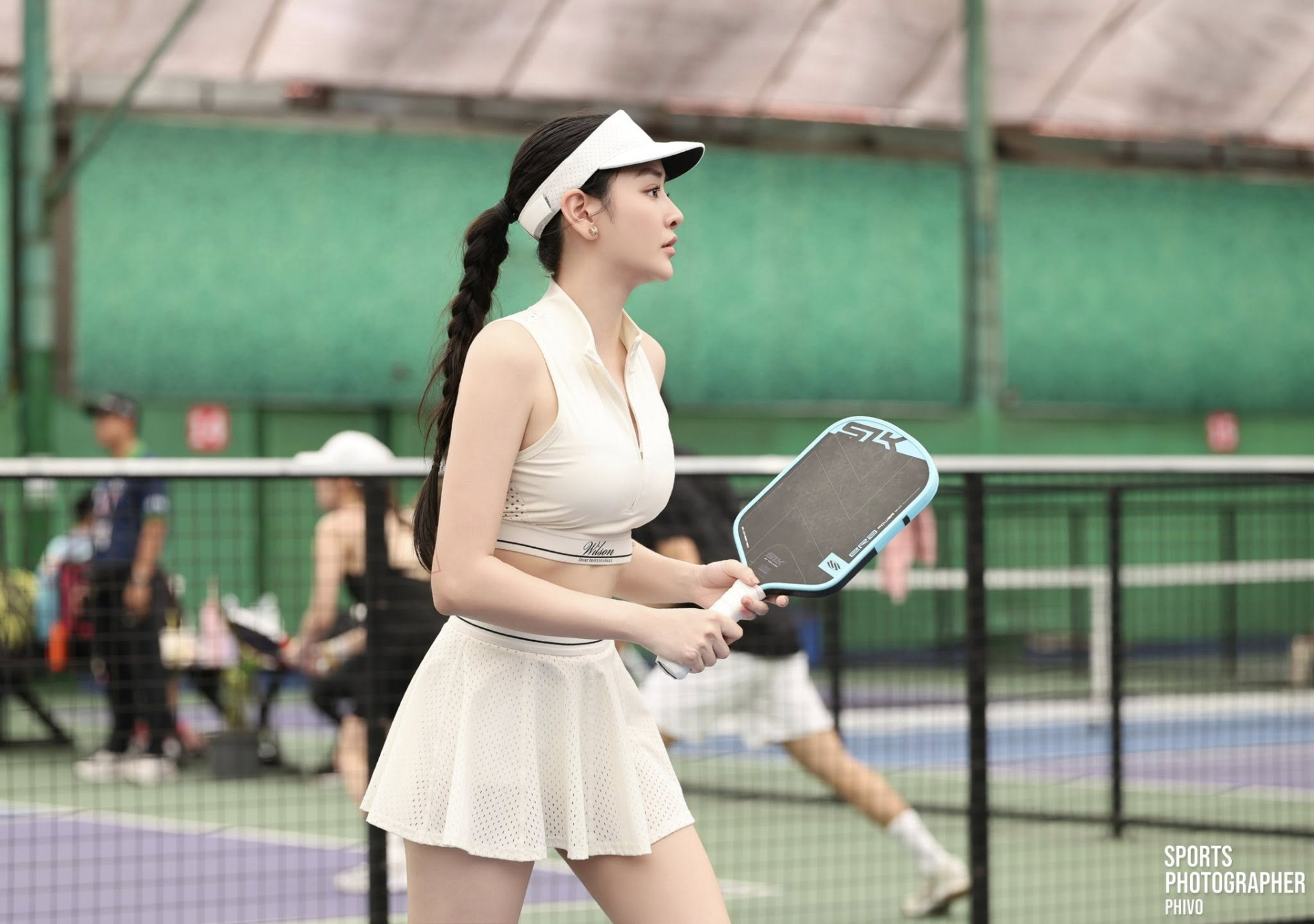 Danh tính cô gái vừa bước ra sân pickleball đã khiến tất cả trầm trồ: 