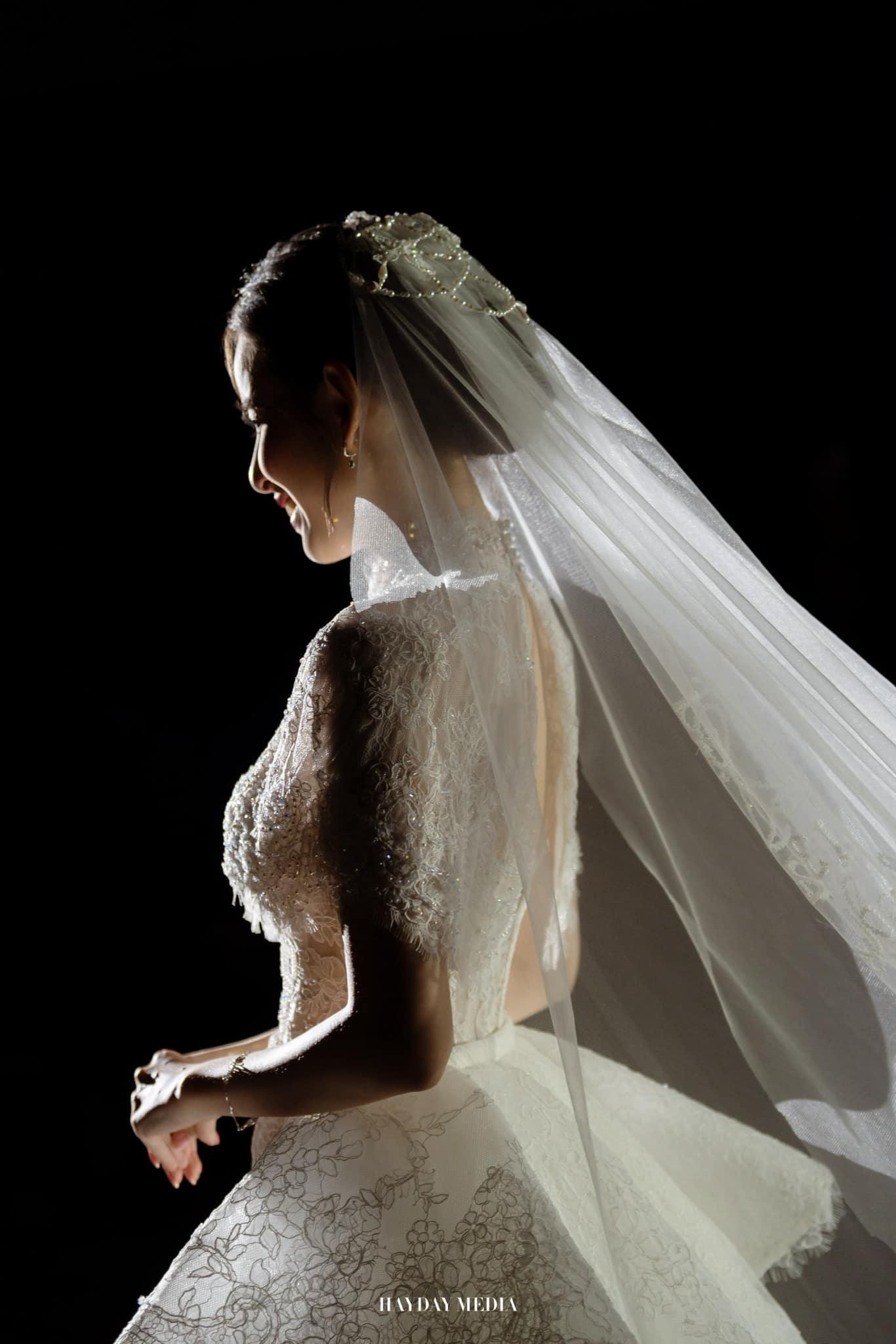 Đám cưới Hương Liên tại Hà Nội: Chú rể thiếu gia cuối cùng đã lộ rõ mặt, cặp đôi thực hiện nghi thức lạ!- Ảnh 1. Đám cưới Hương Liên tại Hà Nội: Chú rể thiếu gia cuối cùng đã lộ rõ mặt, cặp đôi thực hiện nghi thức lạ!- Ảnh 1.