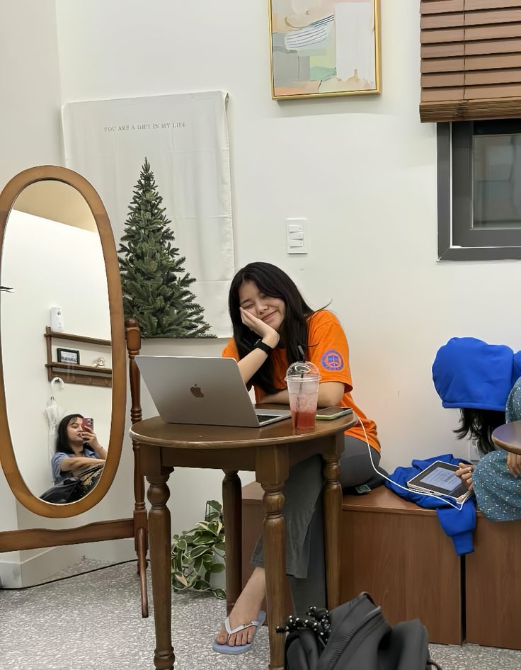 Một bảng chi tiêu vỏn vẹn 6 dòng khiến tôi choáng: 42% tiền của mình đang chảy vào những khoản chẳng giúp ích gì - Ảnh 1.