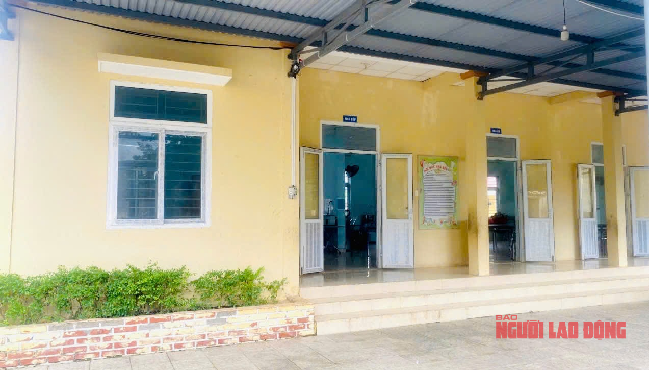 Hiệu trưởng Đỗ Văn Mỹ trực tiếp chế biến món cá kho có 