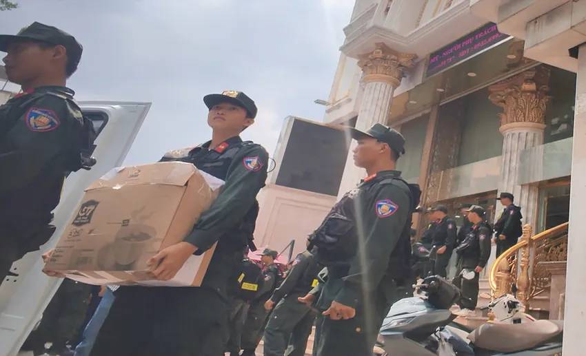 Cận cảnh các thùng carton được đưa ra từ cơ sở thẩm mỹ Mailisa tại TP.HCM - Ảnh 4.