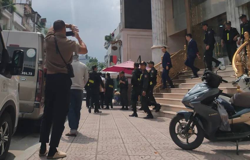 Cận cảnh các thùng carton được đưa ra từ cơ sở thẩm mỹ Mailisa tại TP.HCM - Ảnh 1.