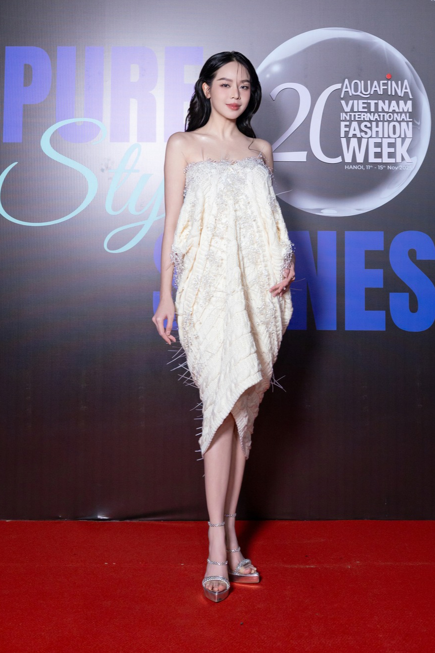 Thanh Thuỷ “quấn mền” lên thảm đỏ cũng đẹp!- Ảnh 2.