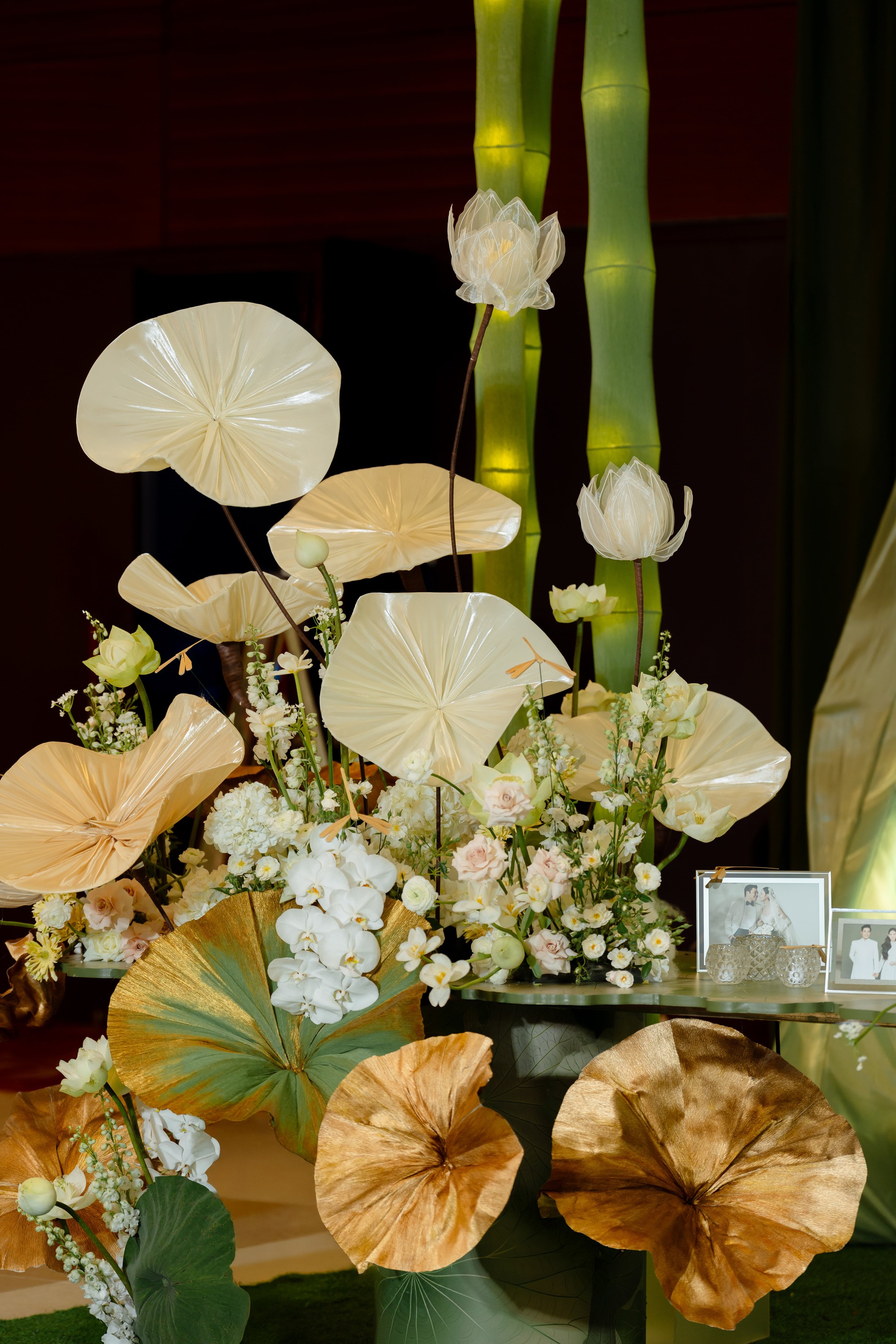 Đám cưới Hương Liên tại Hà Nội: Chú rể thiếu gia cuối cùng đã lộ rõ mặt, cặp đôi thực hiện nghi thức lạ!- Ảnh 13. Đám cưới Hương Liên tại Hà Nội: Chú rể thiếu gia cuối cùng đã lộ rõ mặt, cặp đôi thực hiện nghi thức lạ!- Ảnh 13.