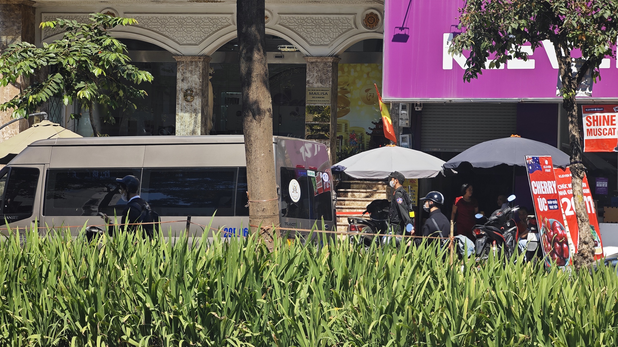 C&ocirc;ng an thu giữ nhiều th&ugrave;ng t&agrave;i liệu từ to&agrave; nh&agrave; thẩm mỹ viện Mailisa TP.HCM- Ảnh 10.