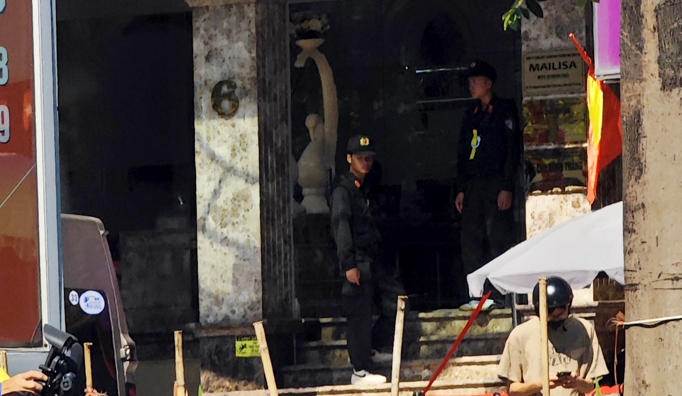 C&ocirc;ng an thu giữ nhiều th&ugrave;ng t&agrave;i liệu từ to&agrave; nh&agrave; thẩm mỹ viện Mailisa TP.HCM- Ảnh 13.