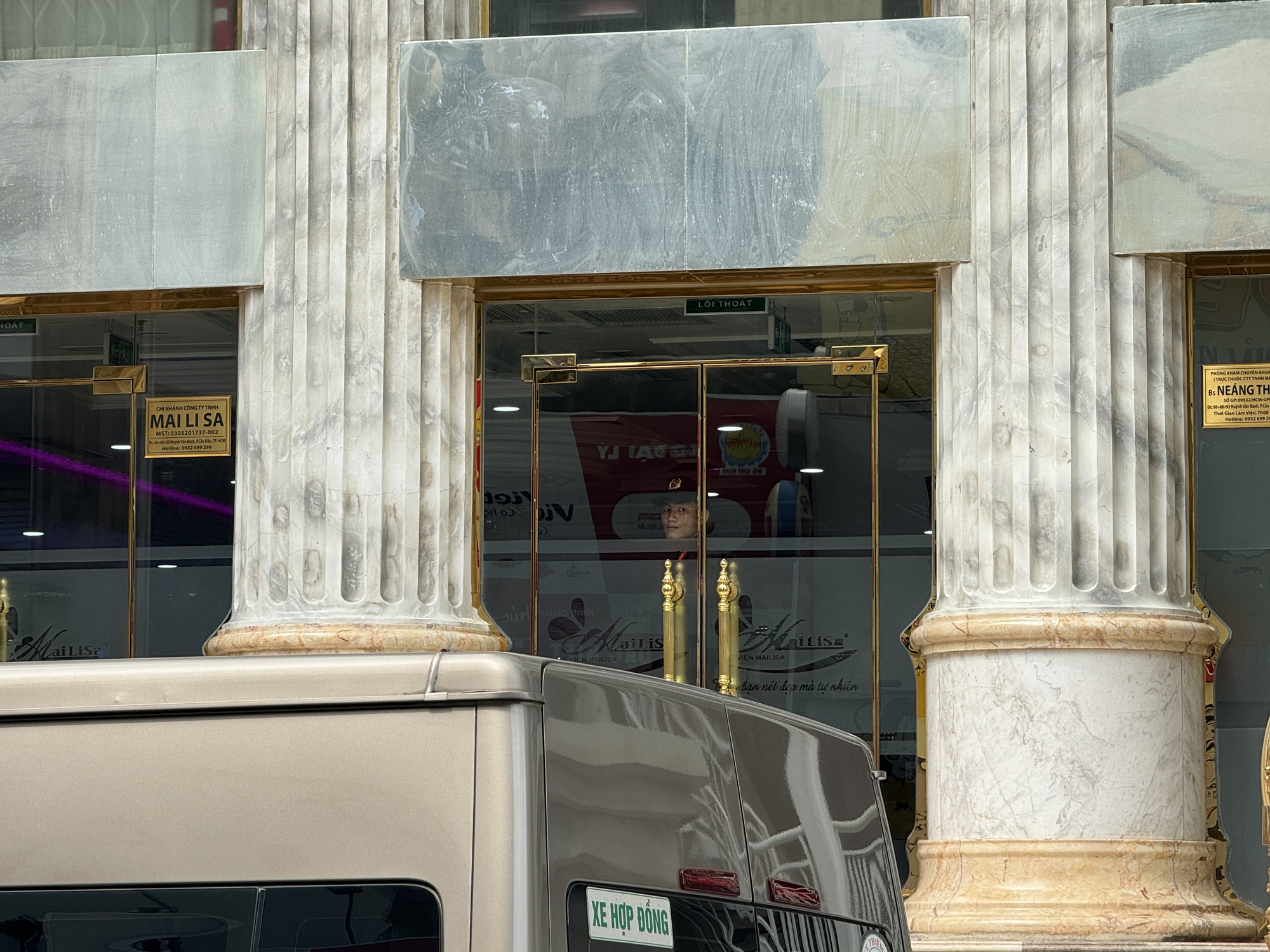 C&ocirc;ng an thu giữ nhiều th&ugrave;ng t&agrave;i liệu từ to&agrave; nh&agrave; thẩm mỹ viện Mailisa TP.HCM- Ảnh 4.