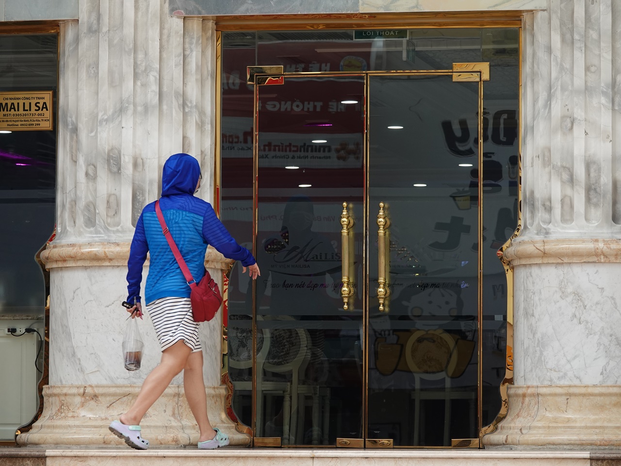 C&ocirc;ng an thu giữ nhiều th&ugrave;ng t&agrave;i liệu từ to&agrave; nh&agrave; thẩm mỹ viện Mailisa TP.HCM- Ảnh 9.