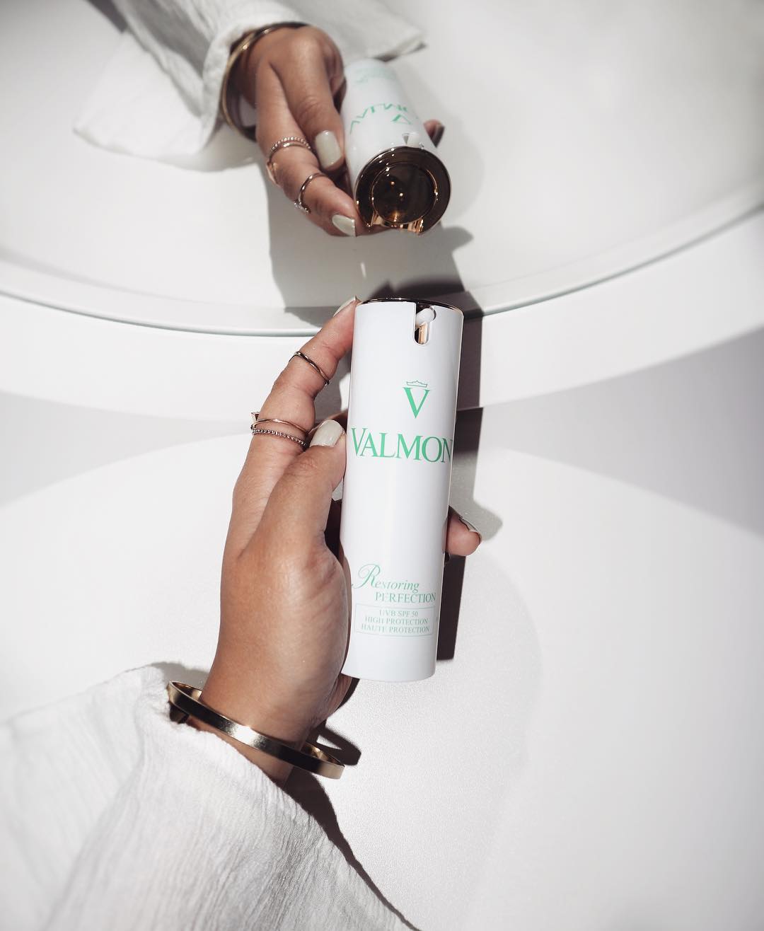 7 triệu một lọ kem chống nắng: Điều kì diệu gì khiến dân tình cứ bỏ tiền ra mua?- Ảnh 6. 7 triệu một lọ kem chống nắng: Điều kì diệu gì khiến dân tình cứ bỏ tiền ra mua?- Ảnh 6.