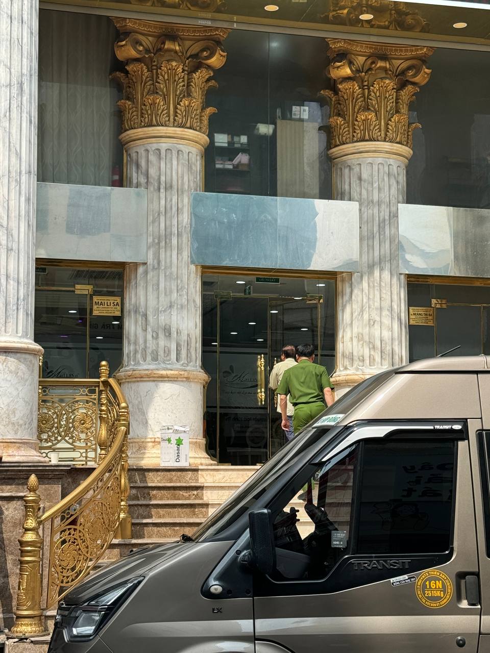 C&ocirc;ng an thu giữ nhiều th&ugrave;ng t&agrave;i liệu từ to&agrave; nh&agrave; thẩm mỹ viện Mailisa TP.HCM- Ảnh 2.