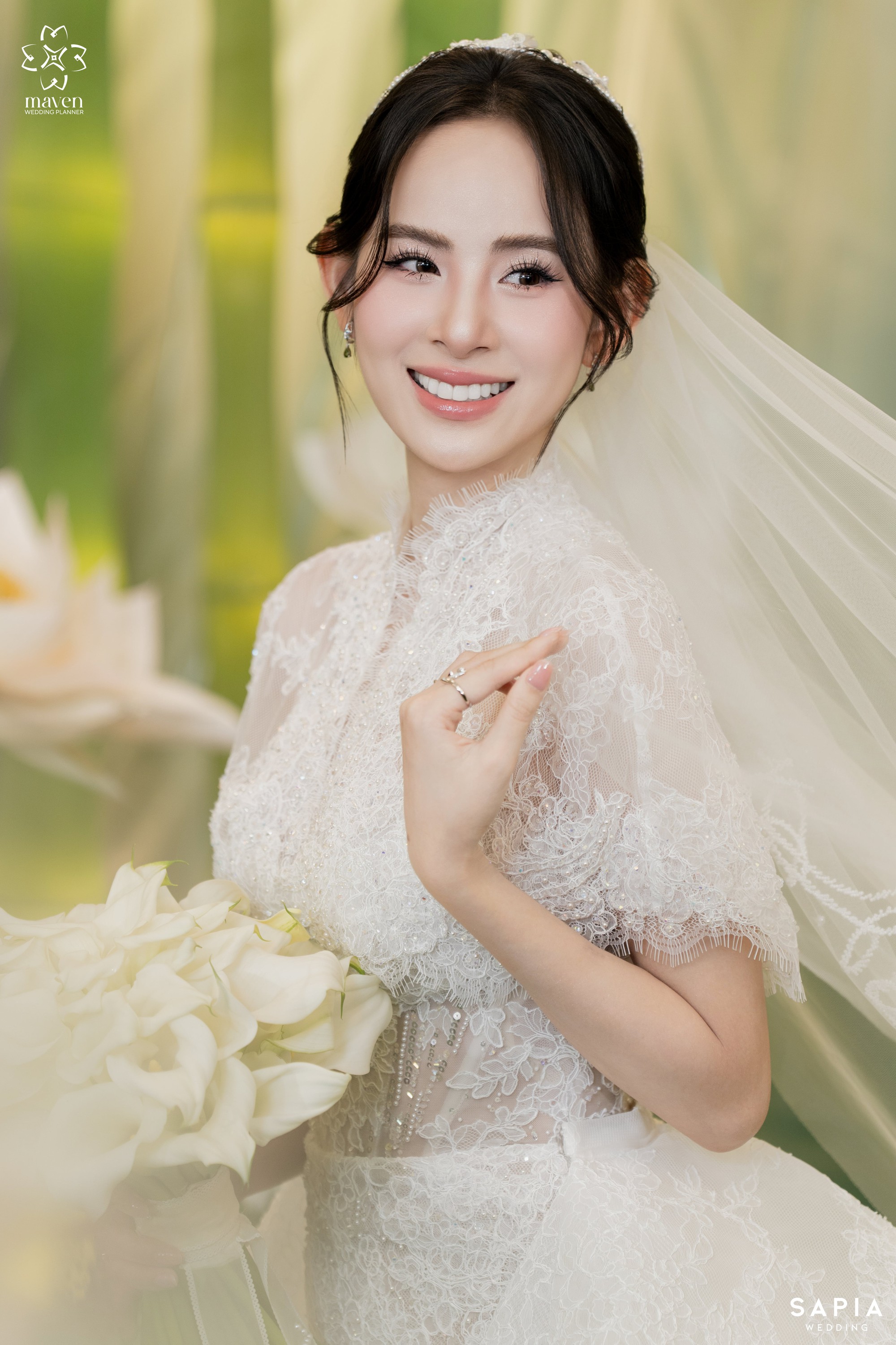 Đám cưới Hương Liên tại Hà Nội: Chú rể thiếu gia cuối cùng đã lộ rõ mặt, cặp đôi thực hiện nghi thức lạ!- Ảnh 8. Đám cưới Hương Liên tại Hà Nội: Chú rể thiếu gia cuối cùng đã lộ rõ mặt, cặp đôi thực hiện nghi thức lạ!- Ảnh 8.