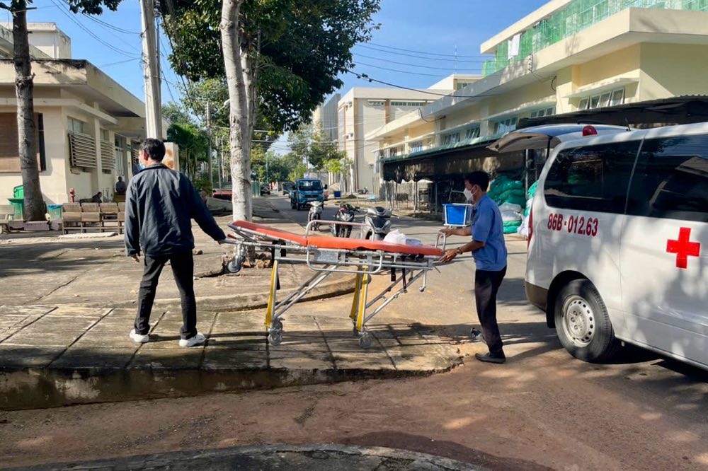 Người đàn ông quê Đồng Nai rơi lầu tại khách sạn ở Lâm Đồng - Ảnh 1.