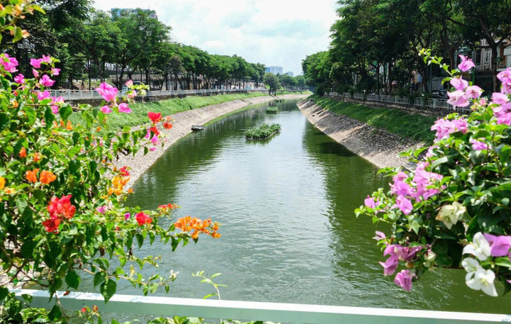 Hà Nội đầu tư hơn 4.600 tỷ đồng làm công viên hai bên sông Tô Lịch - Ảnh 1.