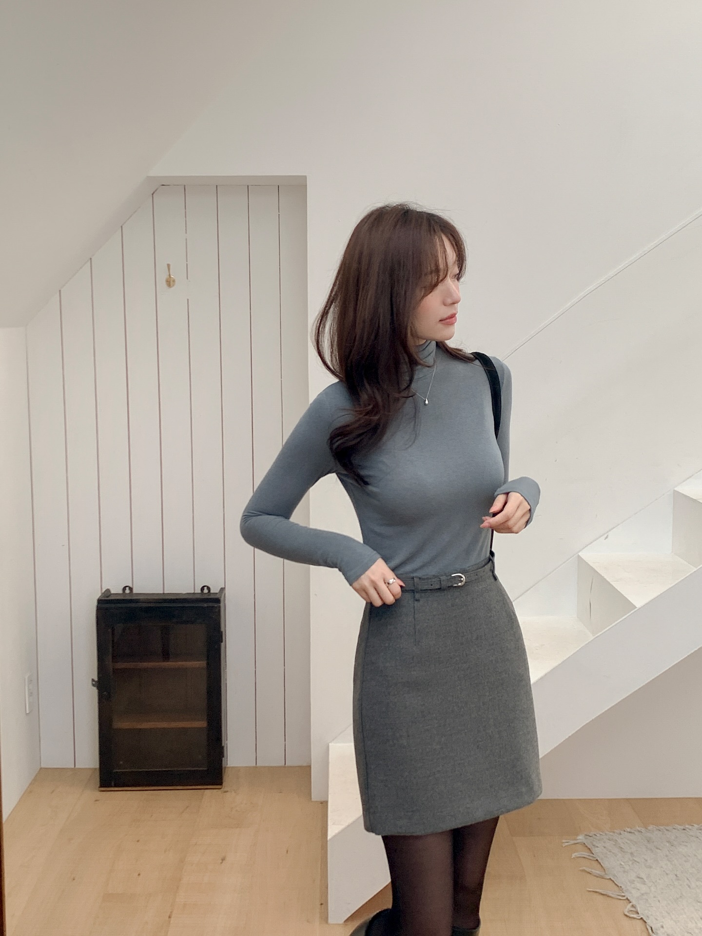 Mùa đông vẫn nên mặc chân váy ngắn vì có 10 cách diện đẹp long lanh - Ảnh 5.