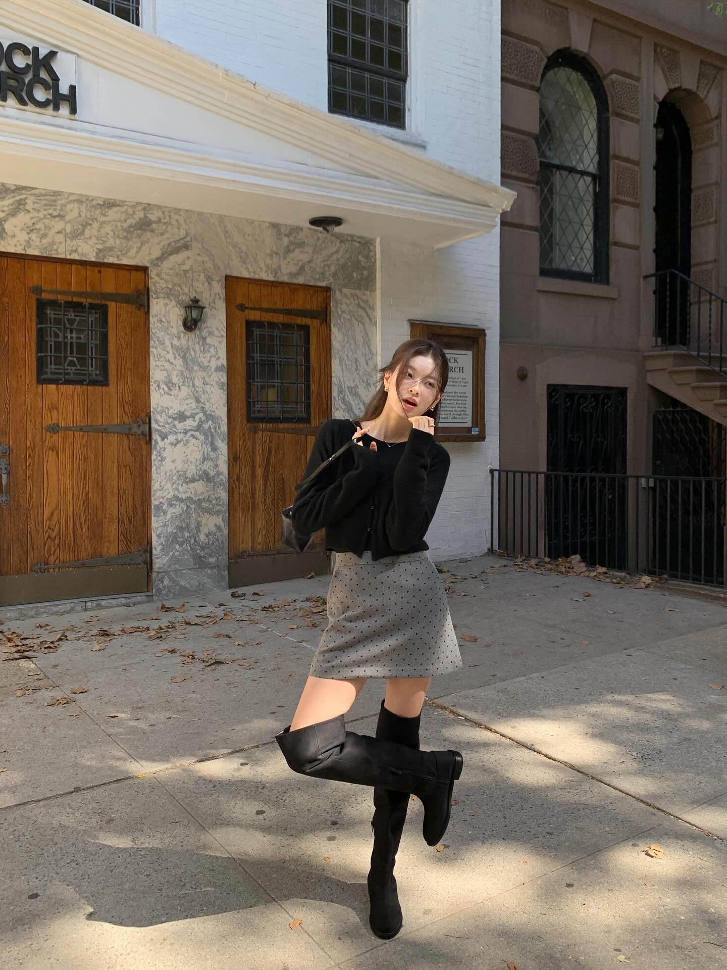 Mùa đông vẫn nên mặc chân váy ngắn vì có 10 cách diện đẹp long lanh - Ảnh 8.