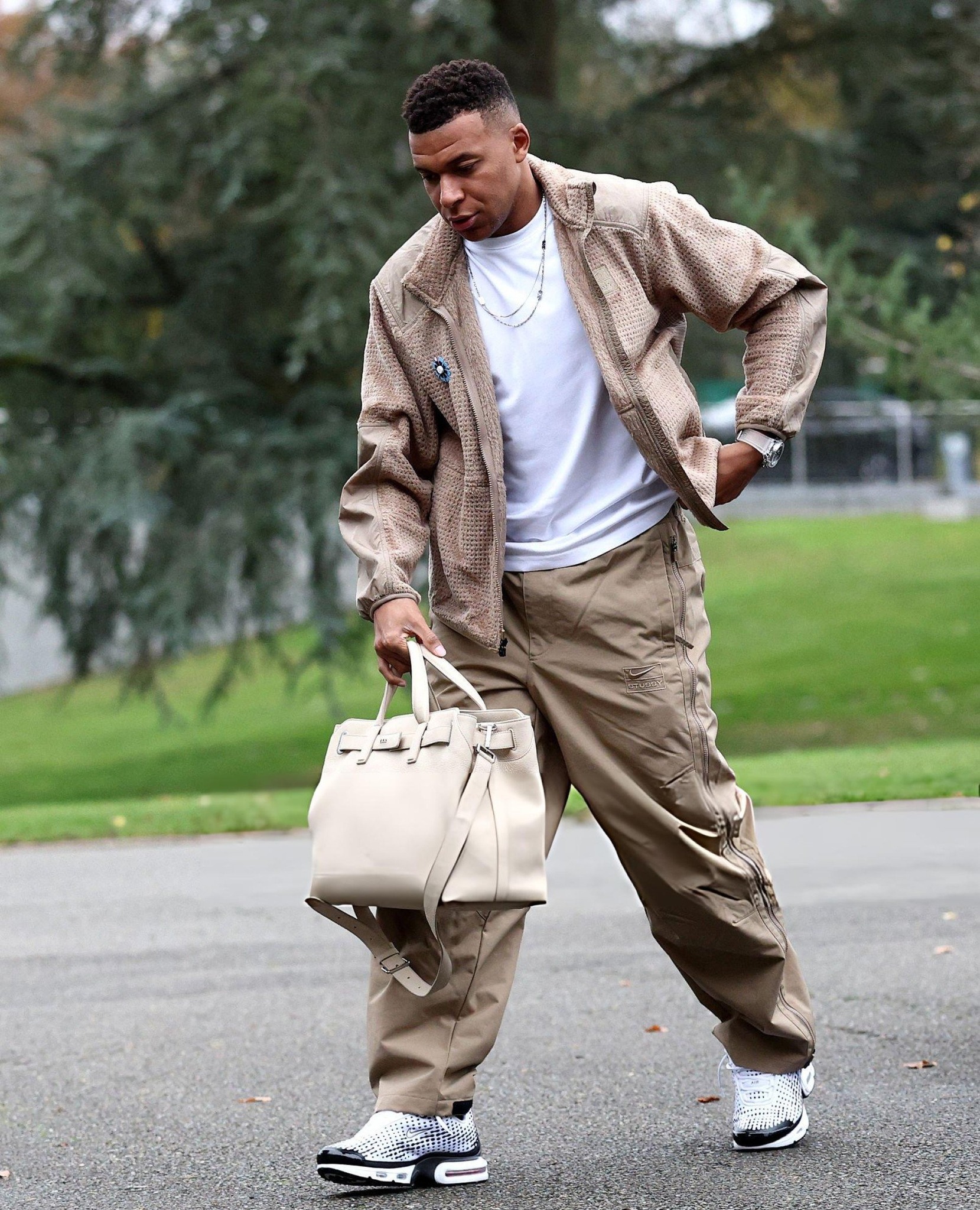 MXH bất ngờ về đội bóng mặc đẹp nhất thế giới: Biết cầu thủ giàu rồi nhưng trình chơi đồ hiệu quá 