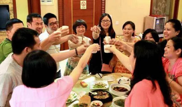 Mẹ Hà Nội kể: Nhìn hoá đơn họp lớp là biết ai vững tiền, ai sắp hụt hơi - Ảnh 3.