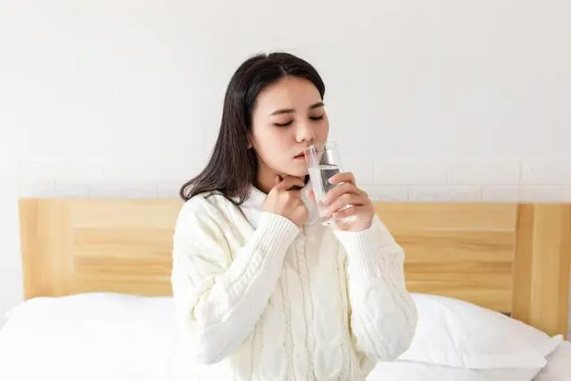 Tôi uống nước ấm pha chút muối vào mỗi sáng sau khi thức dậy, không ngờ cơ thể nhận được 4 lợi ích chỉ sau 2 tuần- Ảnh 2.