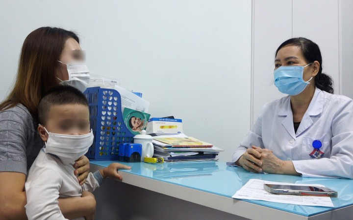 Người phụ nữ mắc cúm A chỉ sốt khoảng 30 phút là mất kiểm soát, co giật, mắt sưng không mở được - Ảnh 6.