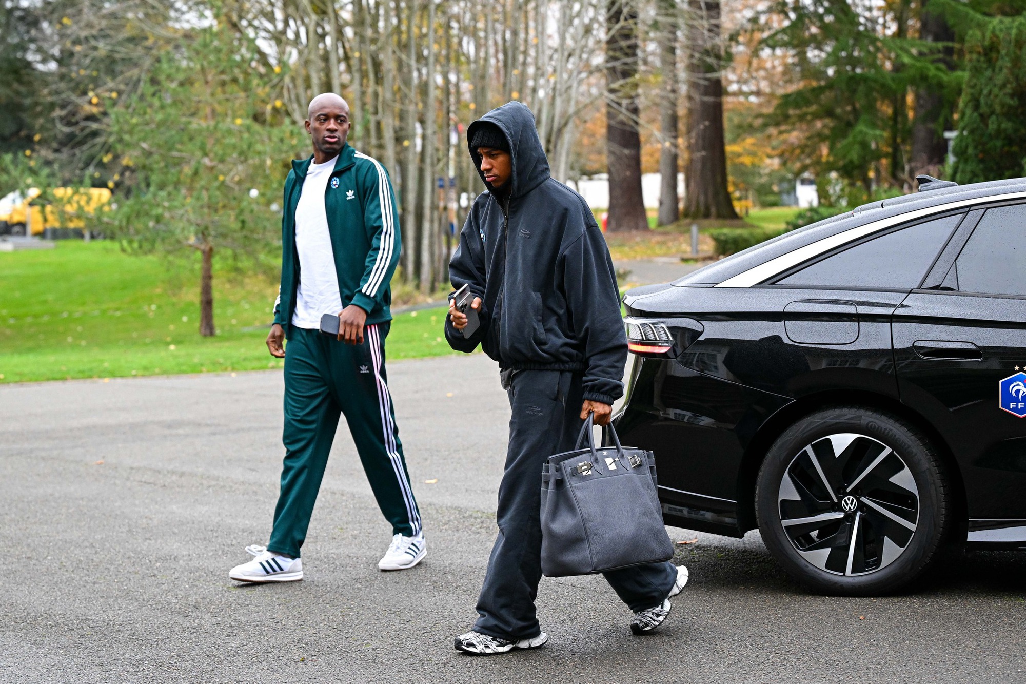 MXH bất ngờ về đội bóng mặc đẹp nhất thế giới: Biết cầu thủ giàu rồi nhưng trình chơi đồ hiệu quá 