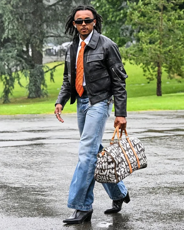 jules-kounde-football-player-arriving-at-french-national-v0-rtqb0s7j5pud1-17630130830881537360573-1763089068034-17630890682751625709399.jpg