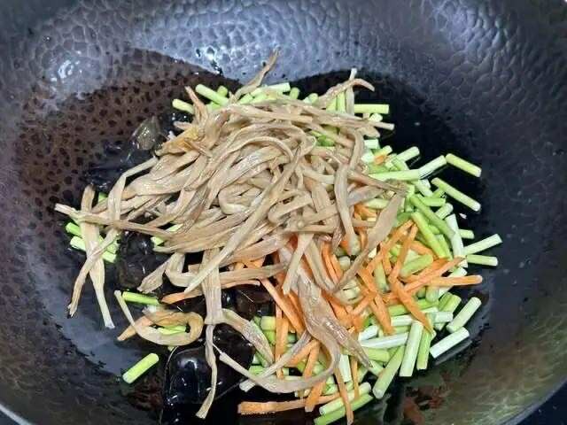 Loại rau này đang vào mùa, đầy ngoài chợ: Dùng nấu món ăn thơm phức, giòn tan lại phòng cúm và ngừa ung thư - Ảnh 5. Loại rau này đang vào mùa, đầy ngoài chợ: Dùng nấu món ăn thơm phức, giòn tan lại phòng cúm và ngừa ung thư - Ảnh 5.