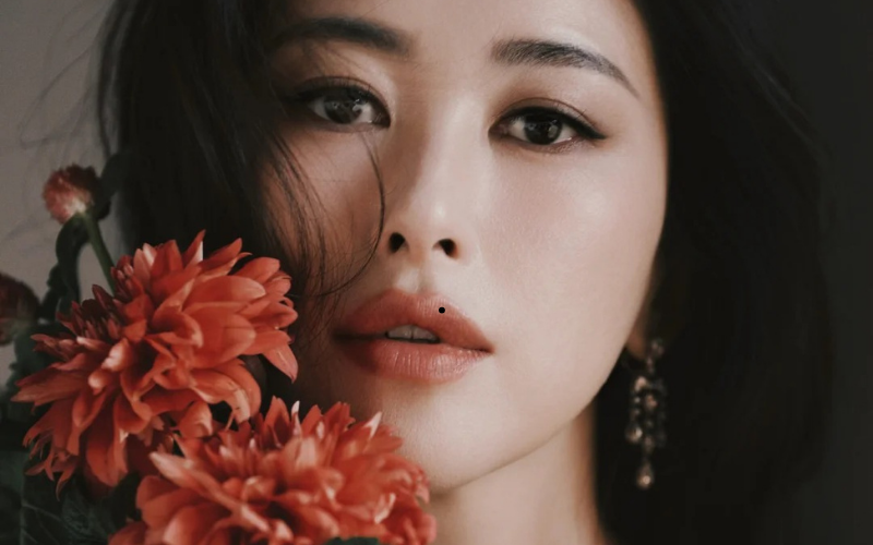 Nốt Ruồi Trên Môi