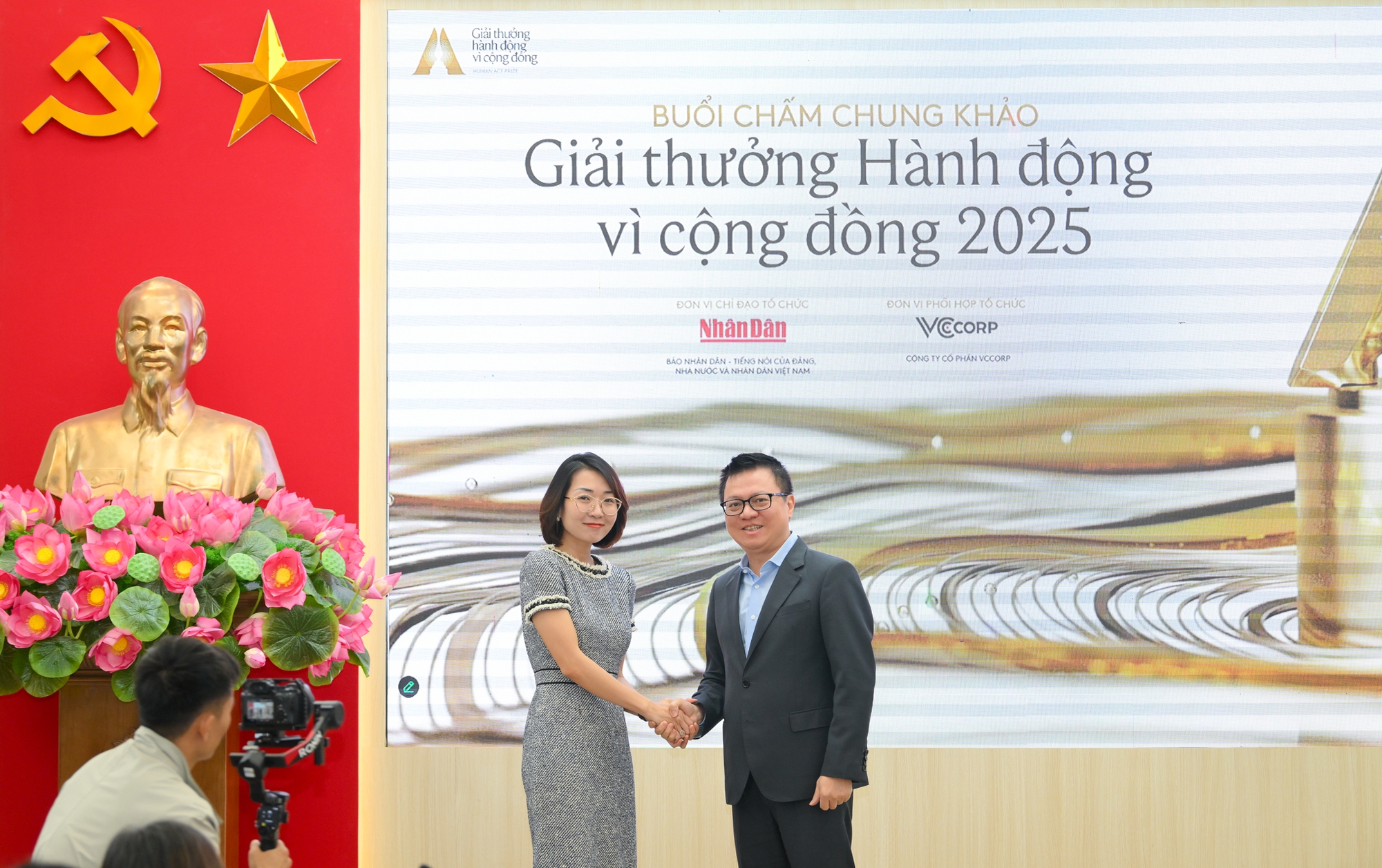 Ảnh: Hồ Ngọc Hà xuất hiện cùng Hội đồng Giám khảo trong vòng Chung kết Human Act Prize 2025- Ảnh 7. Ảnh: Hồ Ngọc Hà xuất hiện cùng Hội đồng Giám khảo trong vòng Chung kết Human Act Prize 2025- Ảnh 7.