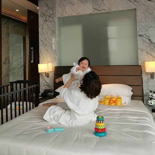 Ai cũng bảo 1 mẹ bỉm phải tự giải phóng mình khỏi đủ thứ vai trò trách nhiệm, nhưng không ai chỉ cho họ cách để làm điều đó- Ảnh 1. Ai cũng bảo 1 mẹ bỉm phải tự giải phóng mình khỏi đủ thứ vai trò trách nhiệm, nhưng không ai chỉ cho họ cách để làm điều đó- Ảnh 1.