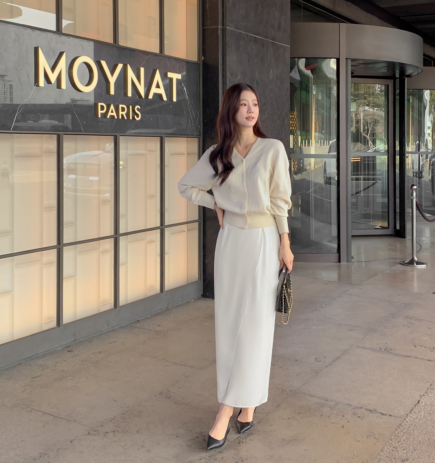 Lý do cần có áo len sáng màu trong tủ đồ - Ảnh 2. Lý do cần có áo len sáng màu trong tủ đồ - Ảnh 2.