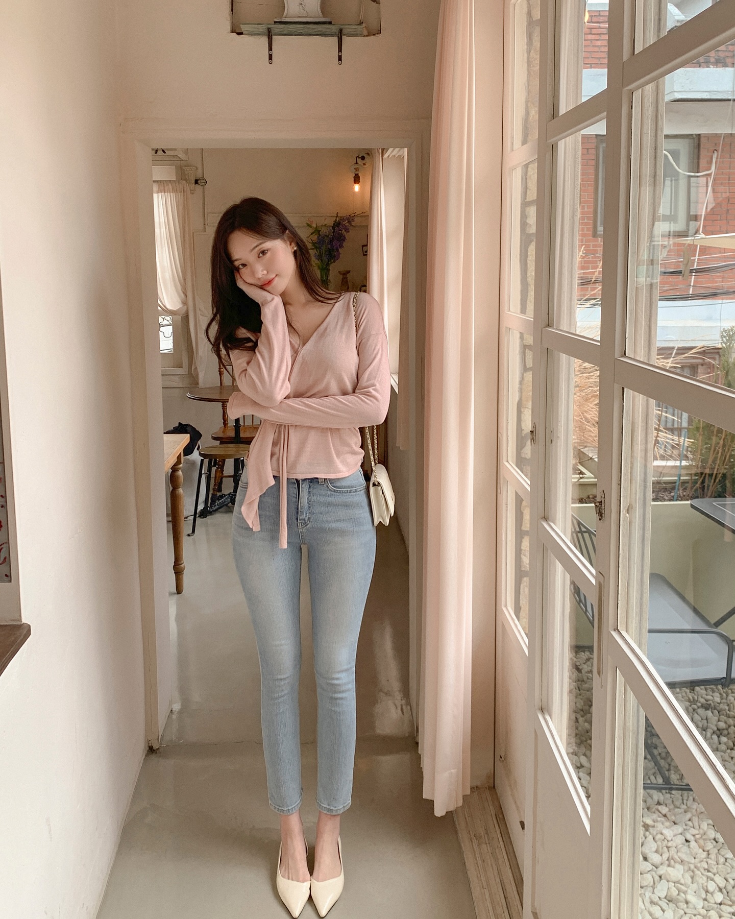 Quần jeans có nhiều kiểu nhưng đây là 3 mẫu tôn dáng nhất - Ảnh 4. Quần jeans có nhiều kiểu nhưng đây là 3 mẫu tôn dáng nhất - Ảnh 4.