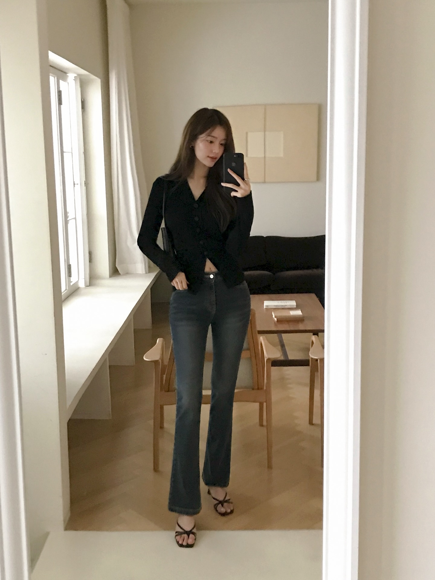 Quần jeans có nhiều kiểu nhưng đây là 3 mẫu tôn dáng nhất - Ảnh 8. Quần jeans có nhiều kiểu nhưng đây là 3 mẫu tôn dáng nhất - Ảnh 8.