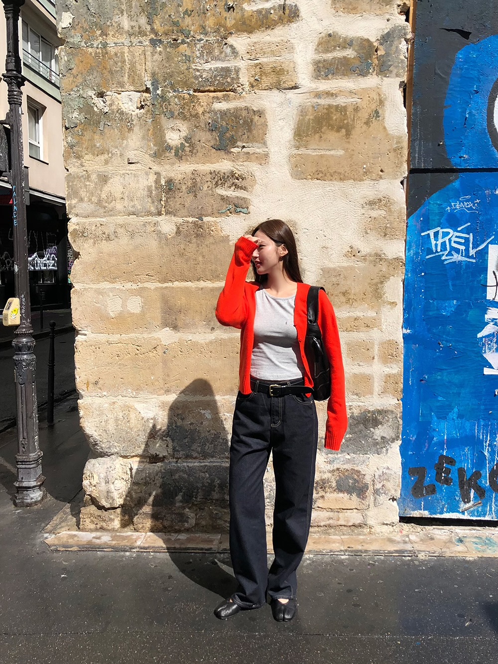 Mùa đông này màu đỏ vẫn rất hot: Gợi ý 10 cách phối đồ cực kỳ sang trọng, giúp bạn nổi bật giữa đám đông - Ảnh 3.