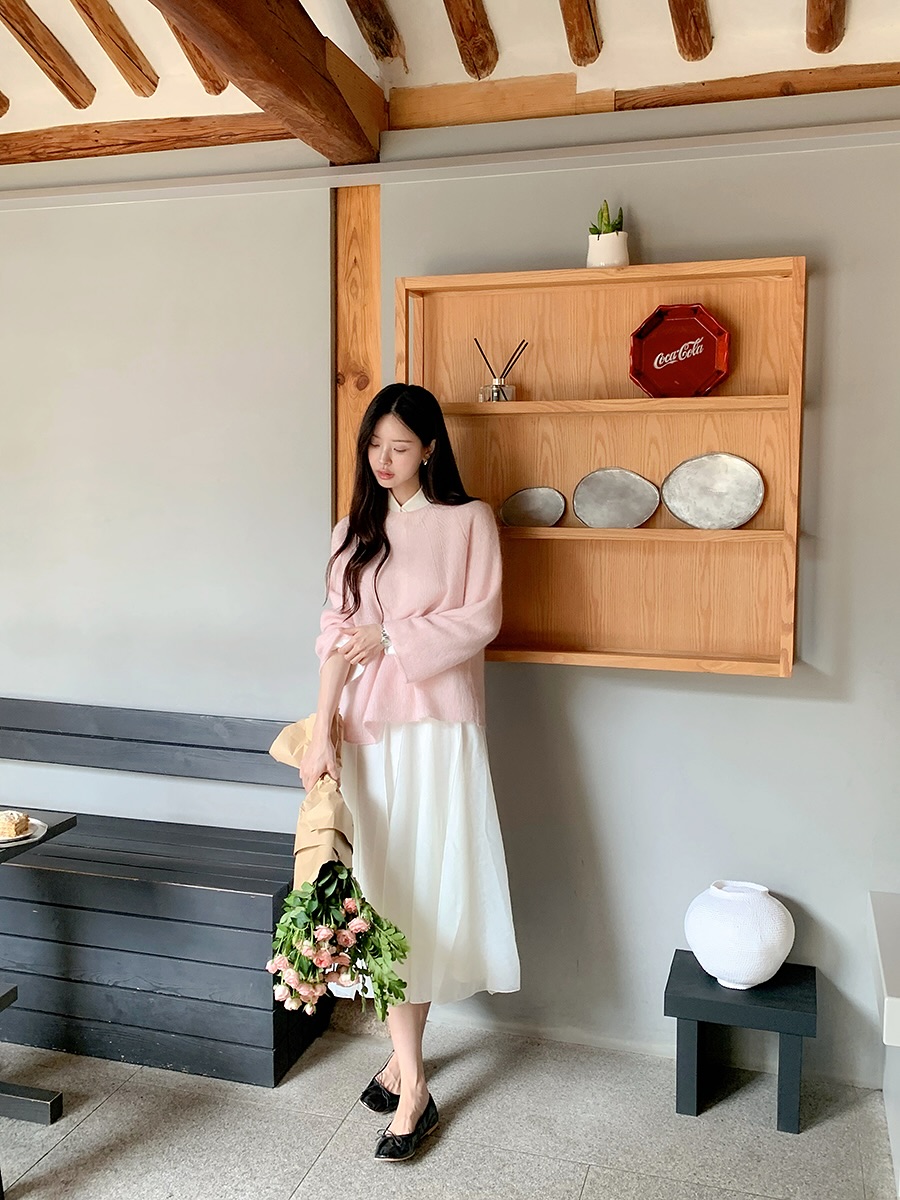 Lý do cần có áo len sáng màu trong tủ đồ - Ảnh 4. Lý do cần có áo len sáng màu trong tủ đồ - Ảnh 4.