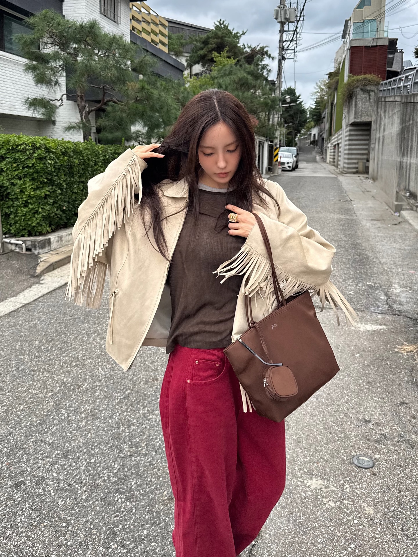 10 cách mặc quần ống rộng dành cho phụ nữ trên 40 tuổi, đẹp tới nỗi muốn diện suốt mùa đông - Ảnh 6.