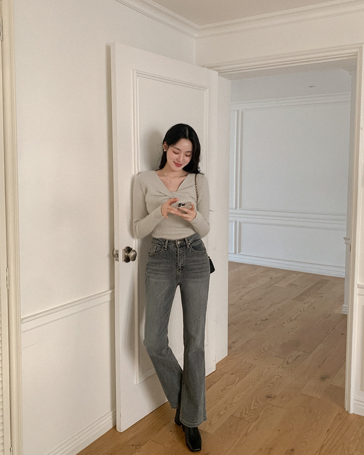 Quần jeans có nhiều kiểu nhưng đây là 3 mẫu tôn dáng nhất - Ảnh 9. Quần jeans có nhiều kiểu nhưng đây là 3 mẫu tôn dáng nhất - Ảnh 9.