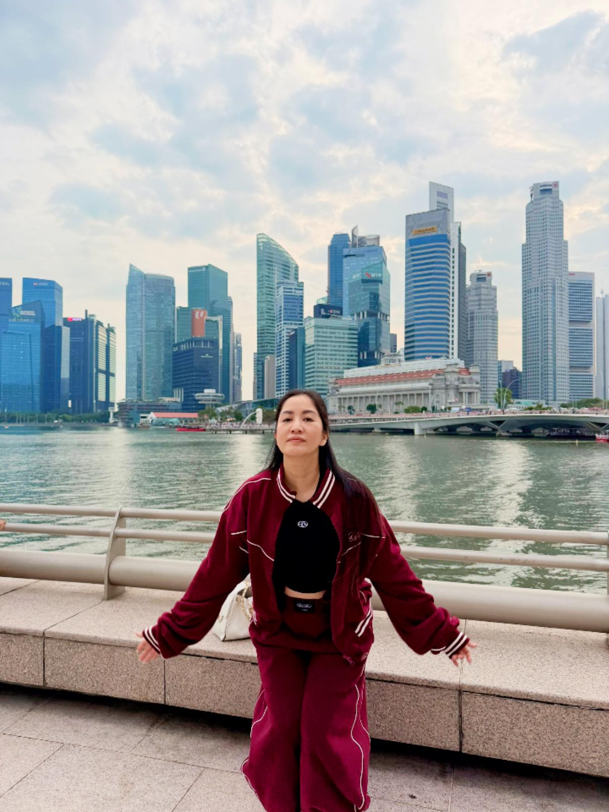 Không nhận ra Khánh Thi khi ở Singapore chữa bệnh- Ảnh 1. Không nhận ra Khánh Thi khi ở Singapore chữa bệnh- Ảnh 1.