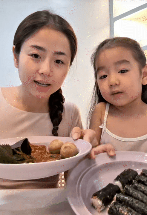 Đón tuổi lên 4, bé Bún được vi vu tận Nhật Bản, diện kimono nhẹ nhàng là thế vẫn Đón tuổi lên 4, bé Bún được vi vu tận Nhật Bản, diện kimono nhẹ nhàng là thế vẫn