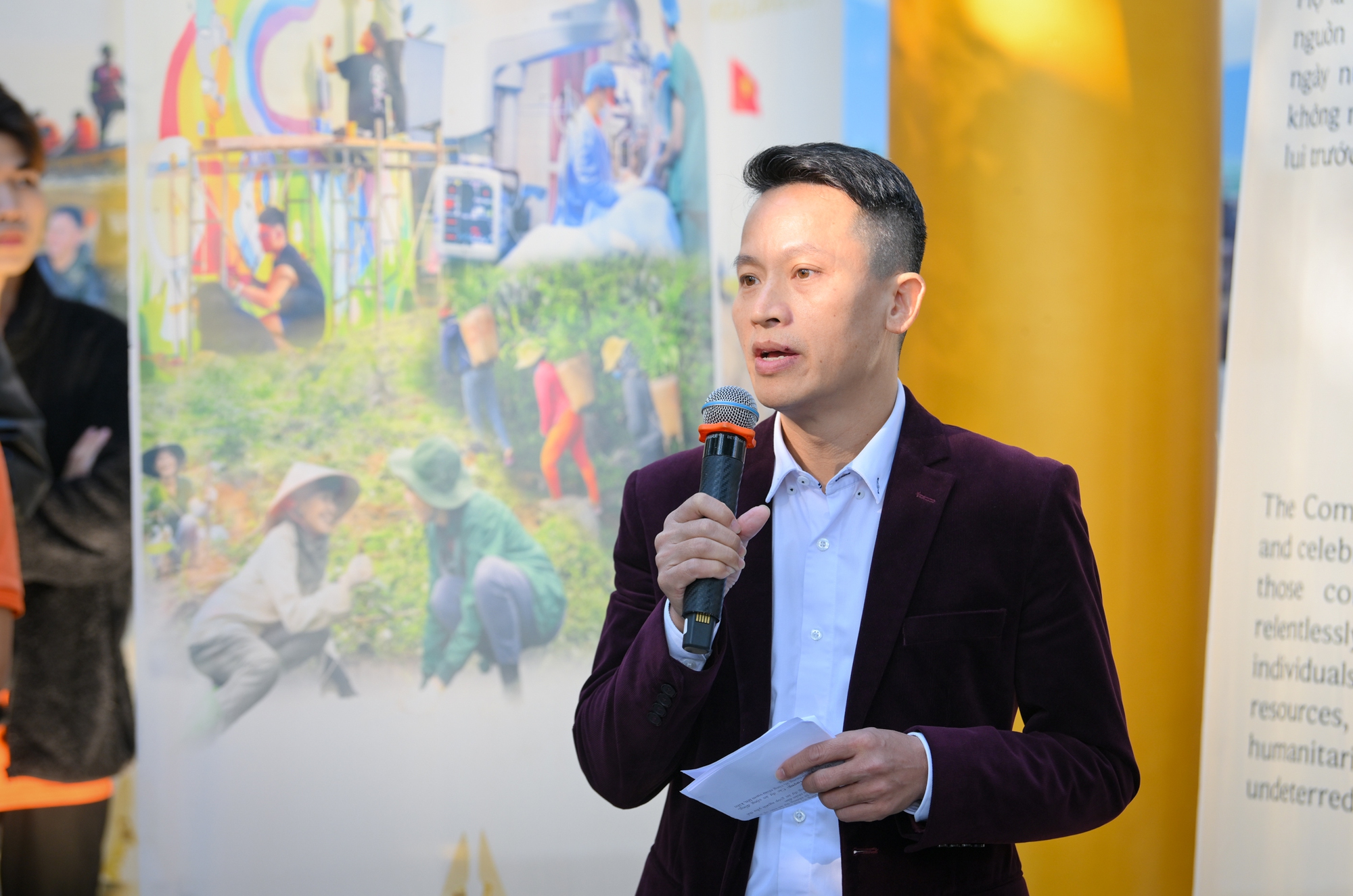 Triển lãm đặc biệt lan tỏa tinh thần kiên trì phụng sự của những “người hùng” bền bỉ cống hiến, tạo ra giá trị cho cộng đồng- Ảnh 6. Triển lãm đặc biệt lan tỏa tinh thần kiên trì phụng sự của những “người hùng” bền bỉ cống hiến, tạo ra giá trị cho cộng đồng- Ảnh 6.