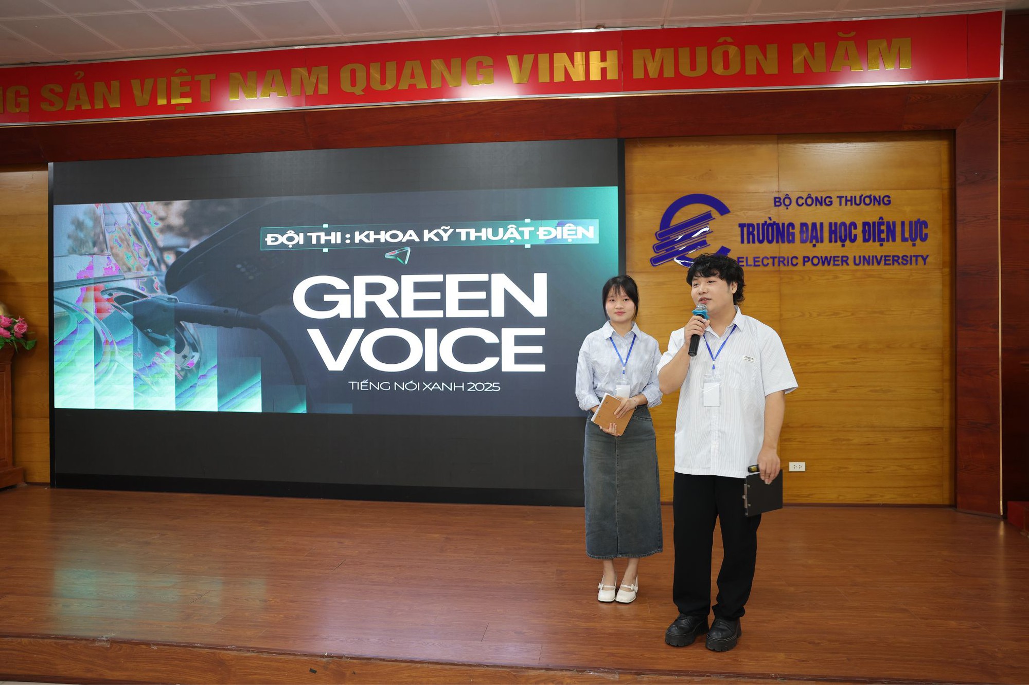 Green Voices đến Đại học Điện lực: Khi sinh viên kỹ thuật ‘lên tiếng xanh’ bằng dữ liệu và luận cứ khoa học- Ảnh 2. Green Voices đến Đại học Điện lực: Khi sinh viên kỹ thuật ‘lên tiếng xanh’ bằng dữ liệu và luận cứ khoa học- Ảnh 2.