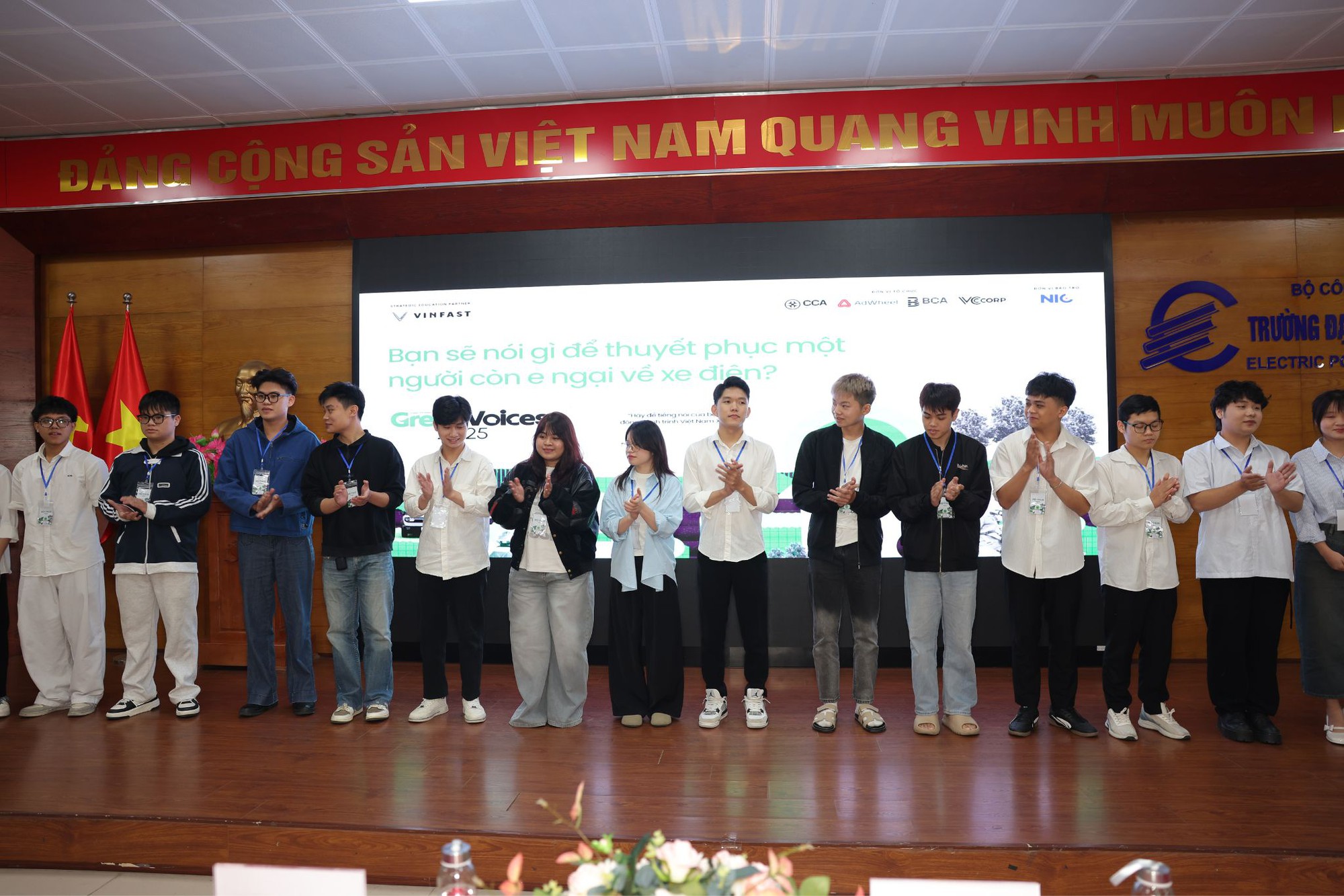 Green Voices đến Đại học Điện lực: Khi sinh viên kỹ thuật ‘lên tiếng xanh’ bằng dữ liệu và luận cứ khoa học- Ảnh 1. Green Voices đến Đại học Điện lực: Khi sinh viên kỹ thuật ‘lên tiếng xanh’ bằng dữ liệu và luận cứ khoa học- Ảnh 1.