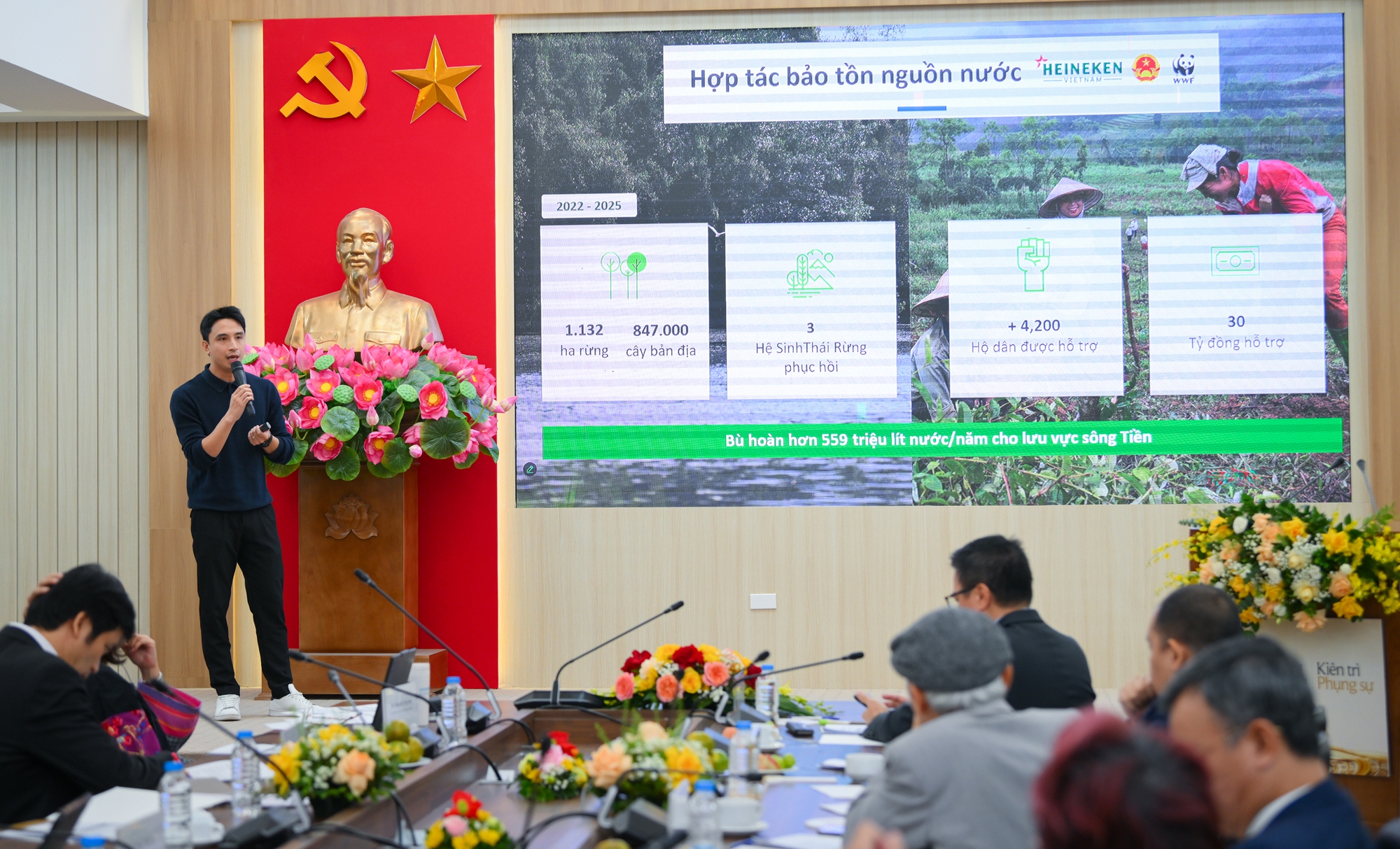 Ảnh: Hồ Ngọc Hà xuất hiện cùng Hội đồng Giám khảo trong vòng Chung kết Human Act Prize 2025- Ảnh 4. Ảnh: Hồ Ngọc Hà xuất hiện cùng Hội đồng Giám khảo trong vòng Chung kết Human Act Prize 2025- Ảnh 4.