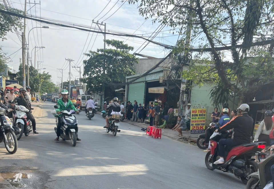 Vụ tai nạn giao th&ocirc;ng thương t&acirc;m khiến người phụ nữ tử vong tr&ecirc;n đường đ&oacute;n ch&aacute;u - Ảnh 1.