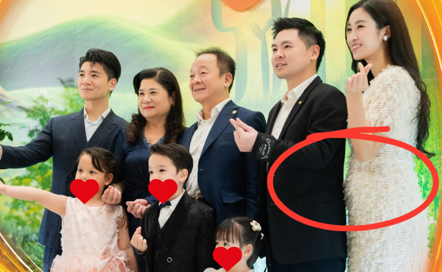 Đỗ Mỹ Linh lộ vòng hai lùm lùm khi dự sinh nhật bố chồng hào môn, nghi vấn đang mang thai lần 2- Ảnh 1. Đỗ Mỹ Linh lộ vòng hai lùm lùm khi dự sinh nhật bố chồng hào môn, nghi vấn đang mang thai lần 2- Ảnh 1.