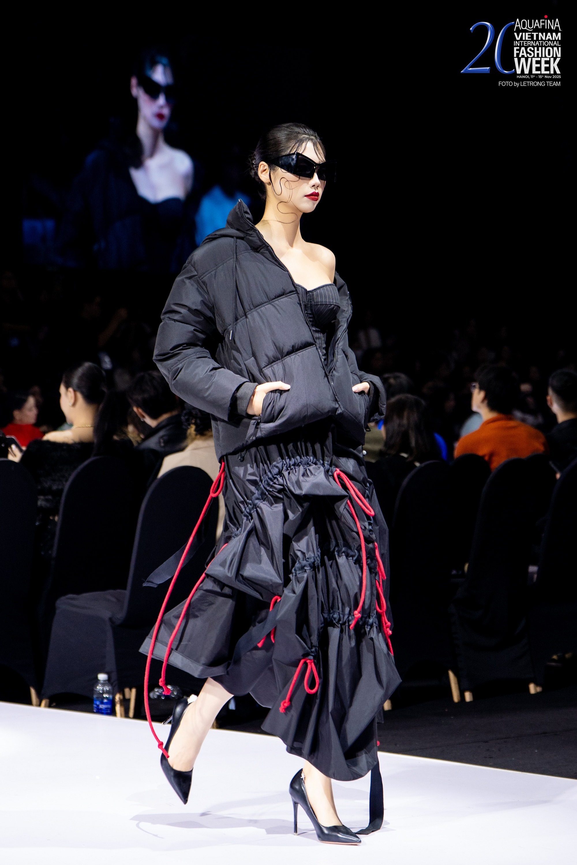 GUNO Việt Nam khiến sàn diễn Aquafina Vietnam International Fashion Week 2025 bùng nổ- Ảnh 3.