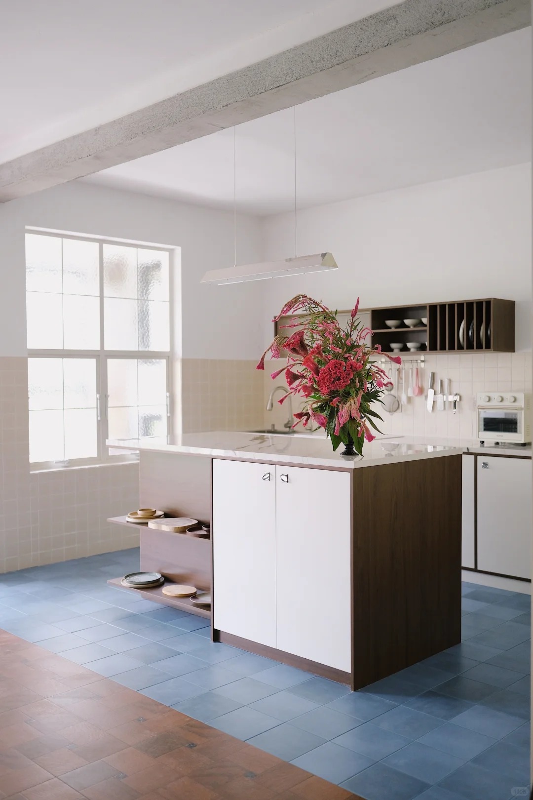 Hoa mào gà: Tưởng quê mùa mà cắm lên lại sang rực rỡ, chơi Tết đẹp mê và hút phú quý vào nhà - Ảnh 6. Hoa mào gà: Tưởng quê mùa mà cắm lên lại sang rực rỡ, chơi Tết đẹp mê và hút phú quý vào nhà - Ảnh 6.