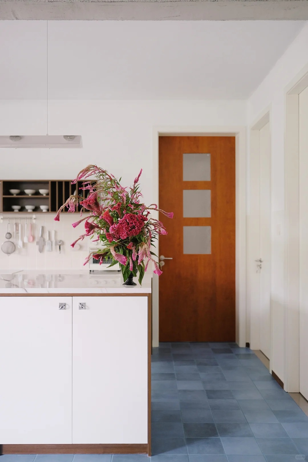 Hoa mào gà: Tưởng quê mùa mà cắm lên lại sang rực rỡ, chơi Tết đẹp mê và hút phú quý vào nhà - Ảnh 9. Hoa mào gà: Tưởng quê mùa mà cắm lên lại sang rực rỡ, chơi Tết đẹp mê và hút phú quý vào nhà - Ảnh 9.